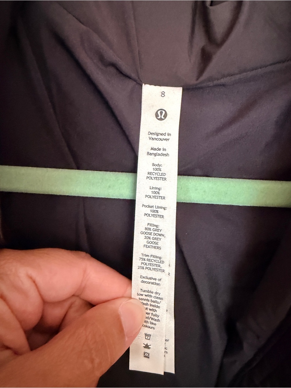 Women’s Lululemon Black Wunder Puff Size 8 - Picture 2 of 3